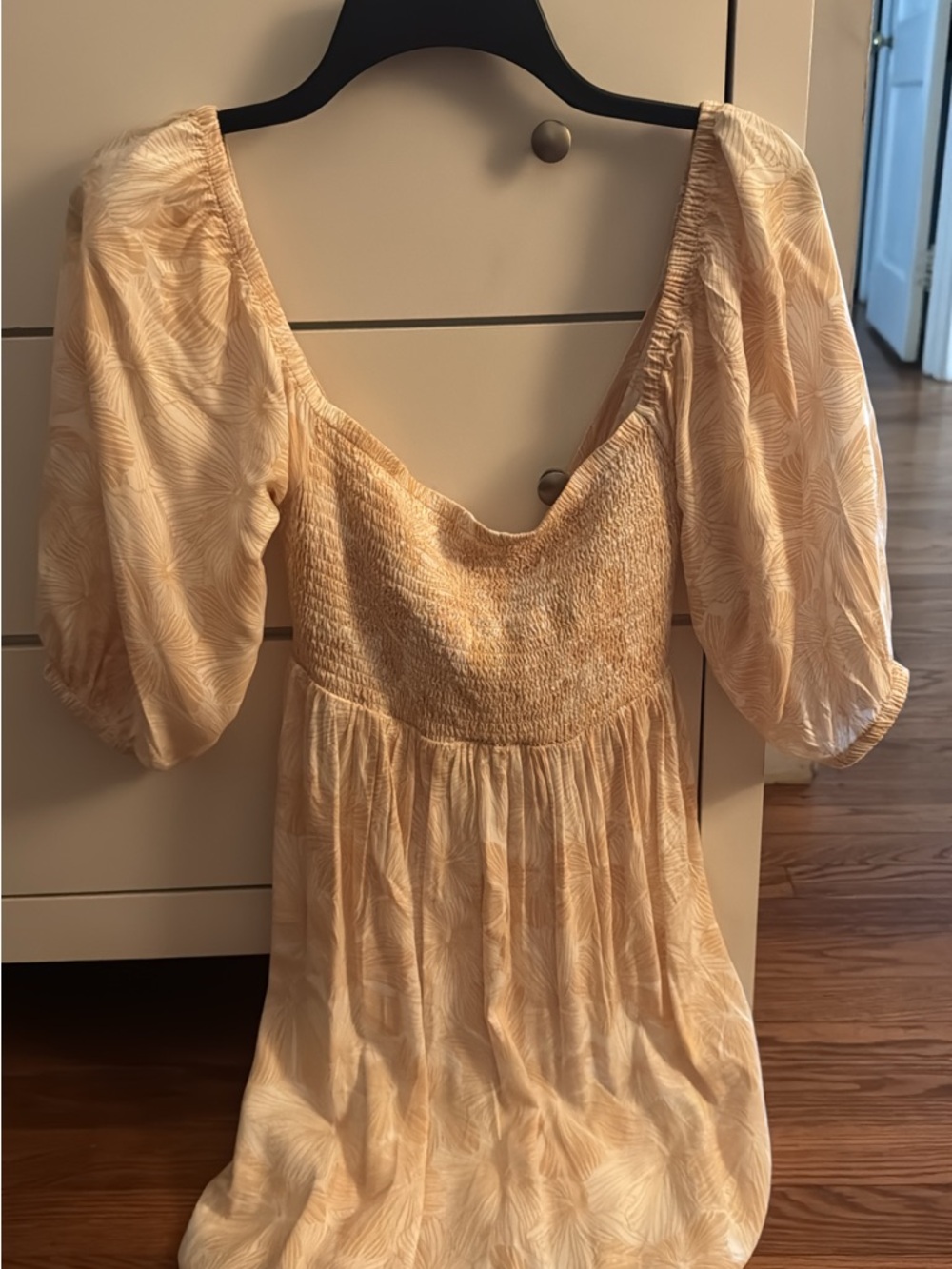 Smocked Puff-Sleeve Women’s Top - Light Peach